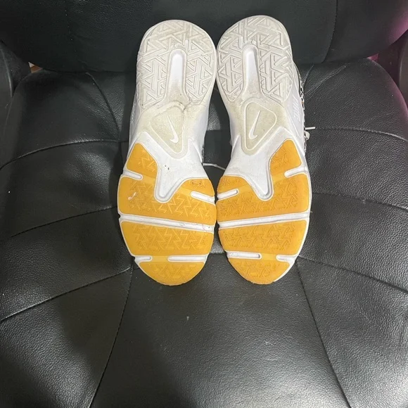 Nike Legend 2 Athletic Shoes (11.5) - Picture 2 of 7